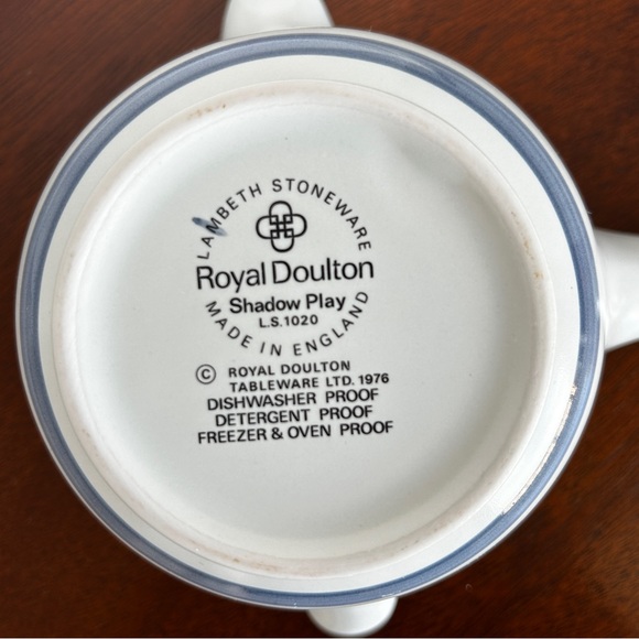 Vintage Royal Doulton Lambeth Stoneware "Shadow Play" Gravy Boat England - Picture 6 of 7